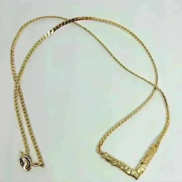 Beautiful Sparkly Necklace - Picture 2 of 2